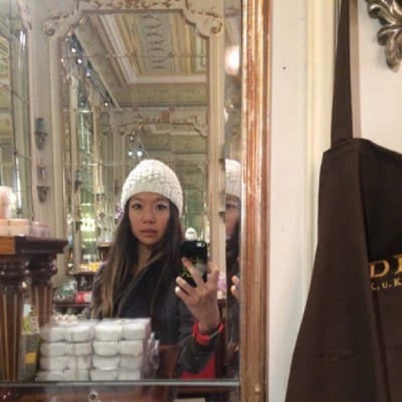 👁‍🗨♠️🔴 Welcome to my closet - Picture 2 of 5